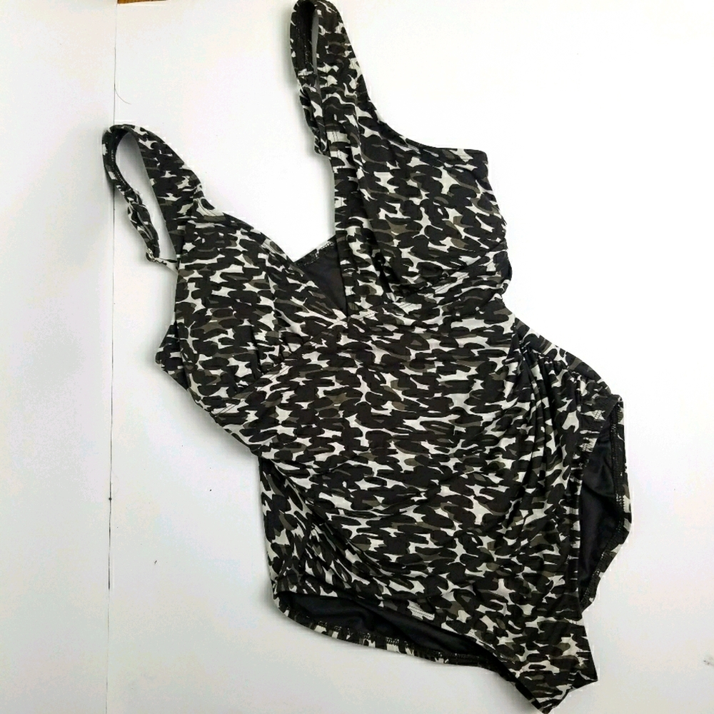 Ann Taylor Loft Beach Animal print Swimsuit Sz 12